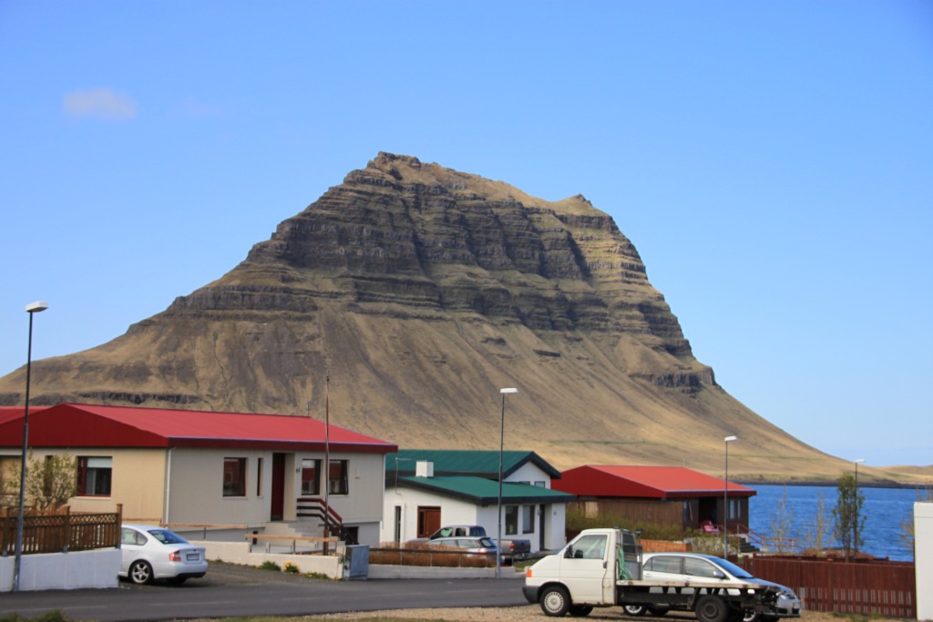 Le Kirkjufell domine Grundarfjörður