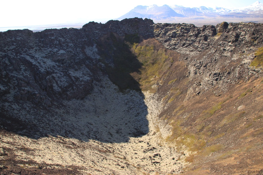 Le cratère, profond de 50m