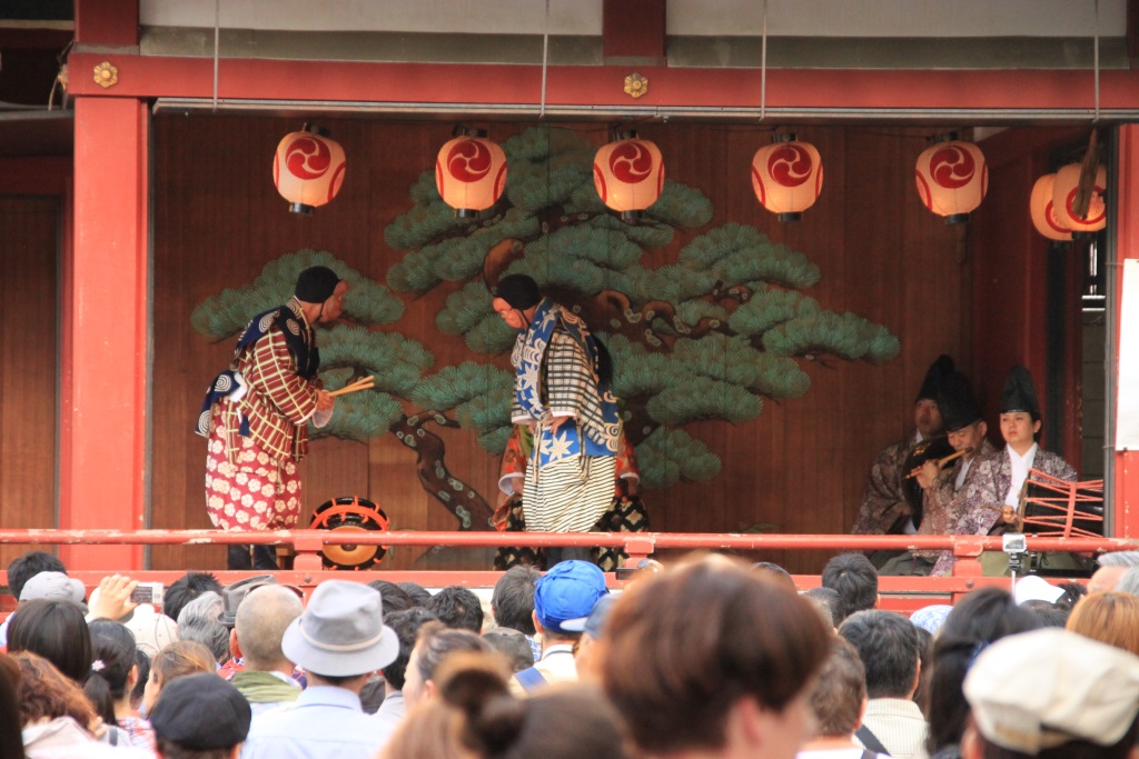 Du théâtre kabuki dans le parc du temple !