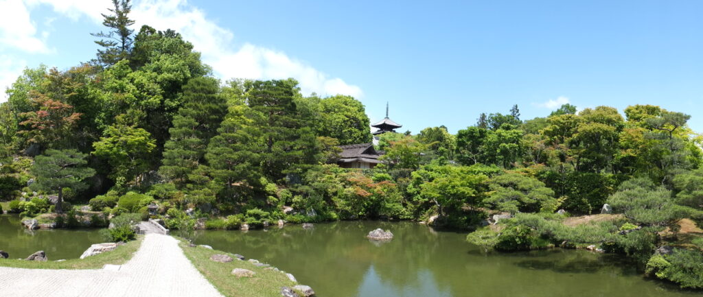 Un petit panorama des jardins vu du temple